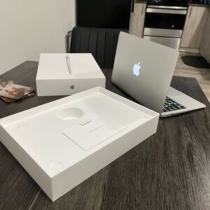 Apple MacBook Air Laptop in Silver Box Included
